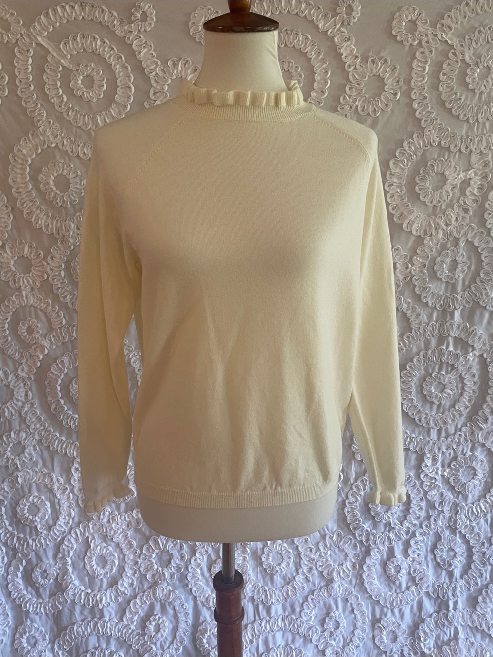 Charlie Paige Cream color Ruffle Neck & sleeve Knit Sweater classy & soft